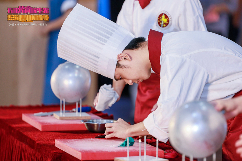 学生刀工表演.jpg