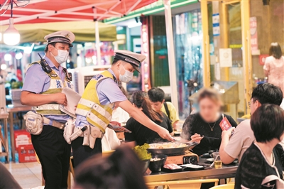 广州警方开展夏夜治安巡查宣防暨破小案专项整治集中夜查统一行动