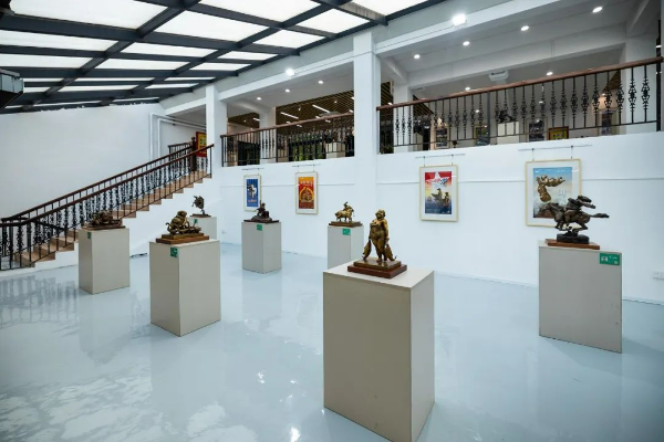 Xu Hongfei's sculptures glitter in Lingnan Impression Garden