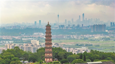 雨后莲花山现“四塔”同框美景