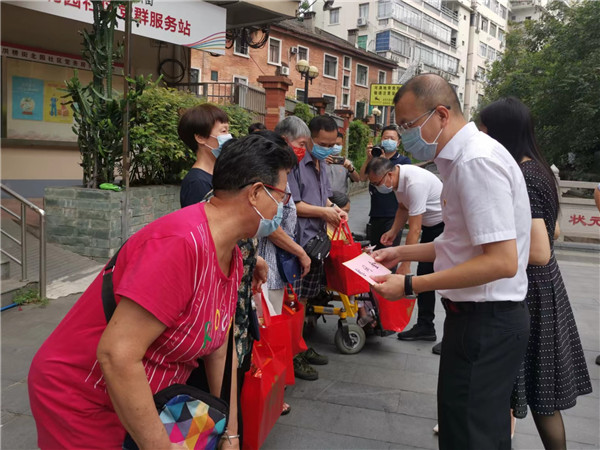 与省政协结对开展中秋慰问_副本.jpg
