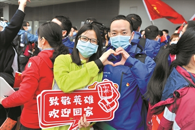 医疗队队员回到广州心情激动。