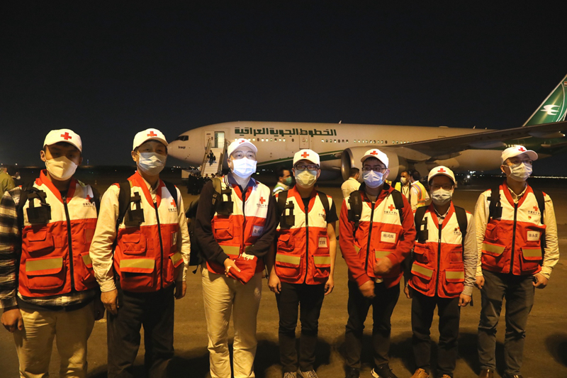 中国红十字会总会派遣志愿专家团队赴伊拉克支援新冠肺炎防控，来自广医一院的2名医疗专家随队出征.jpg