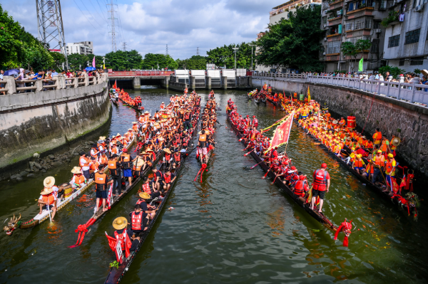 Photo | Ancient dragon boats presented in Lychee Bay