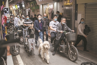 因为疫情冷静了一段时间的康乐村，随着外来务工人员的陆续返工，又恢复了往日的生机。