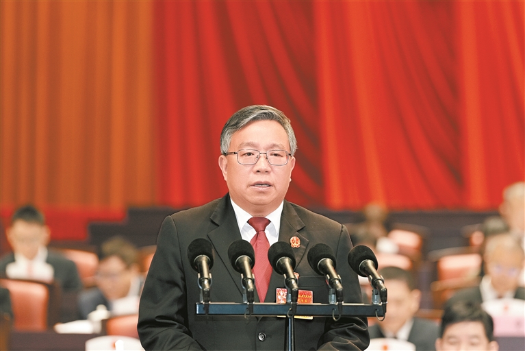 广州市中级人民法院院长杨正根在广州市十六届人大四次会议上作工作报告