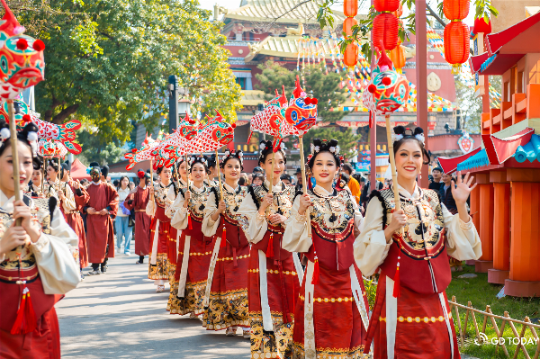 People enjoy the Chinese New Year holiday in Guangdong