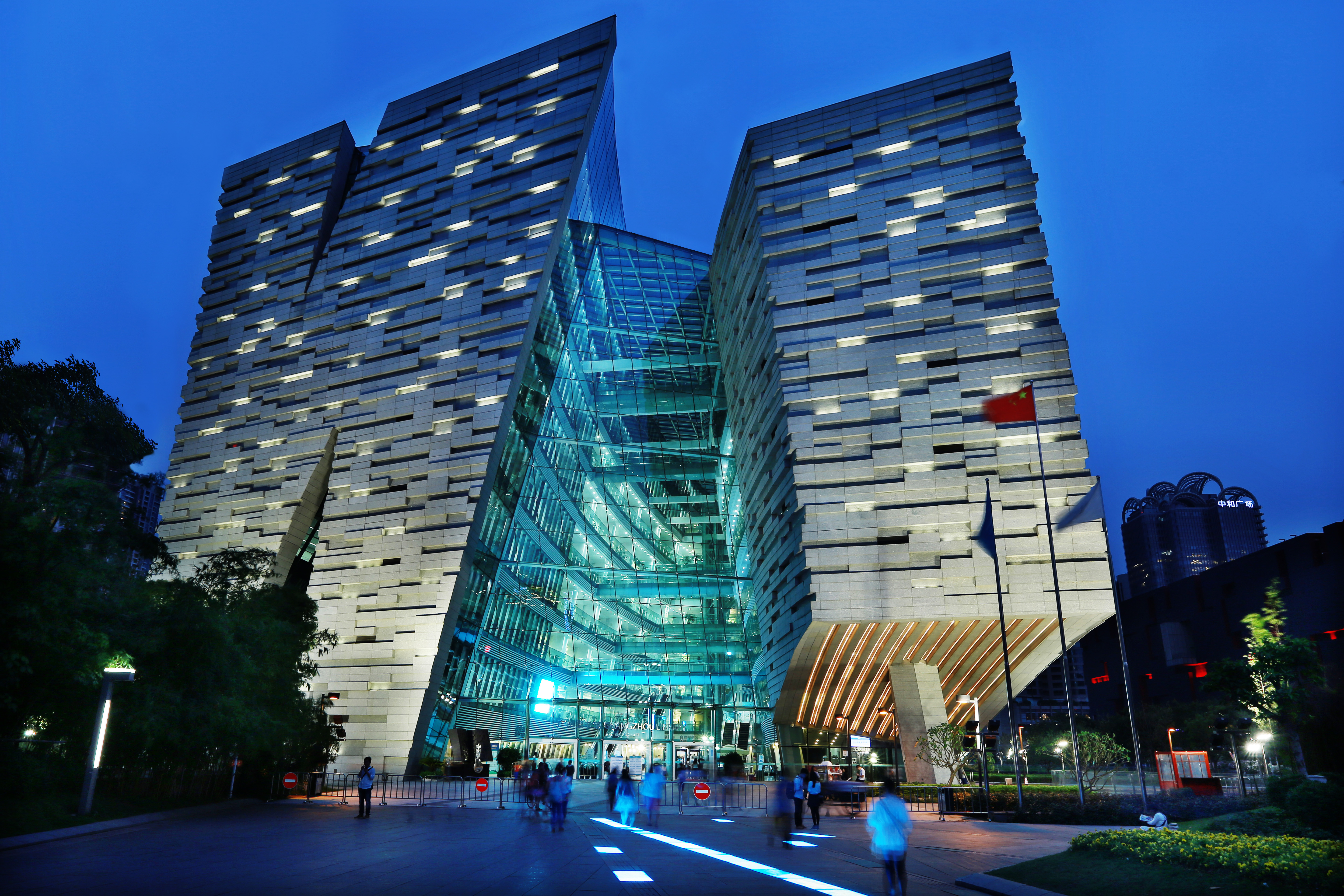 1-5.广州图书馆夜景图.png