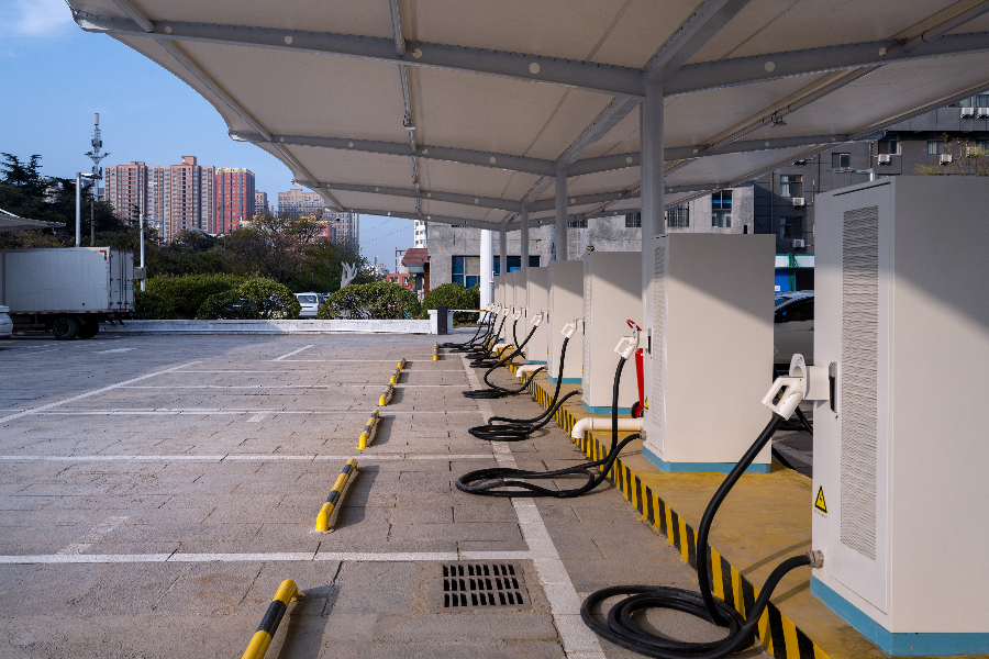 “人找桩”到“桩找人” 春运期间公路沿线充电不发愁