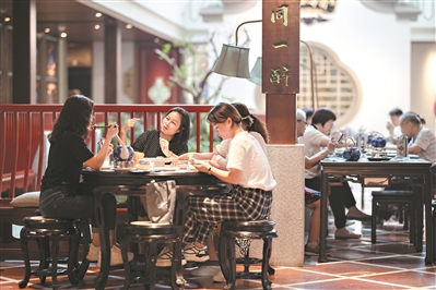 还原“方言话题菜” 打造特色IP “古法新味”引流……广州餐饮老字号焕新开张