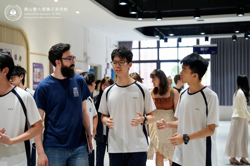 图11 佛山暨大港澳子弟学校 学生交流.jpg